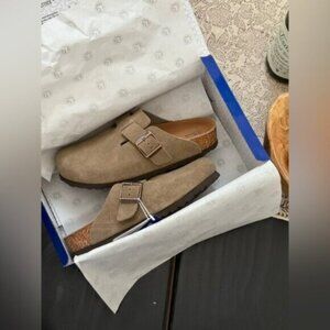 NWT Women's Taupe Suede Birkenstock Boston Shoes